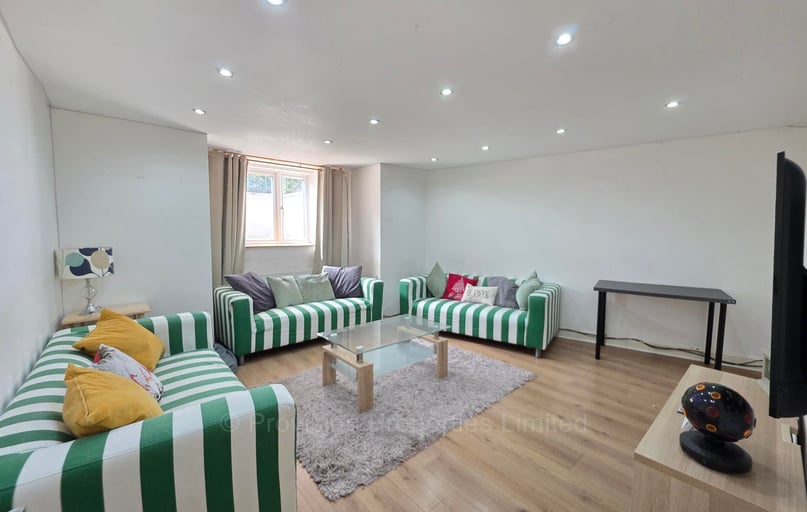 Headingley Avenue, Headingley, Leeds - Image 1