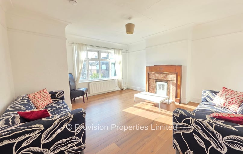 St Chads Drive, Headingley, Leeds - Image 1