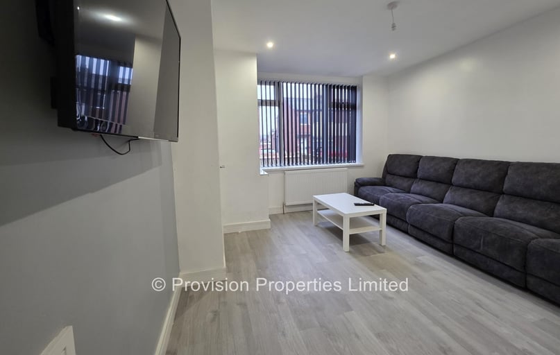 Park View Avenue, Burley, Leeds - Image 1