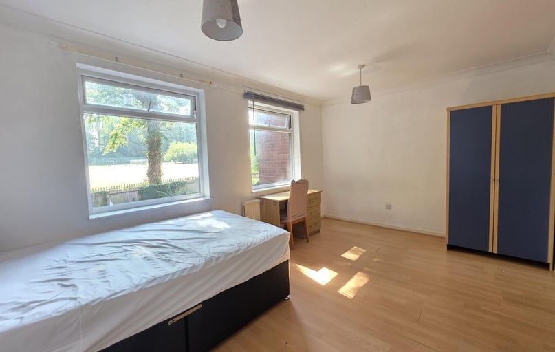 Well Close Rise, Woodhouse, Leeds - Image 1