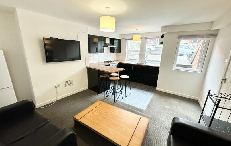 Brudenell View, Hyde Park, Leeds - Image 1