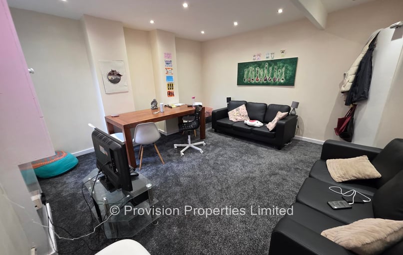 Brudenell Road, Hyde Park, Leeds - Image 1