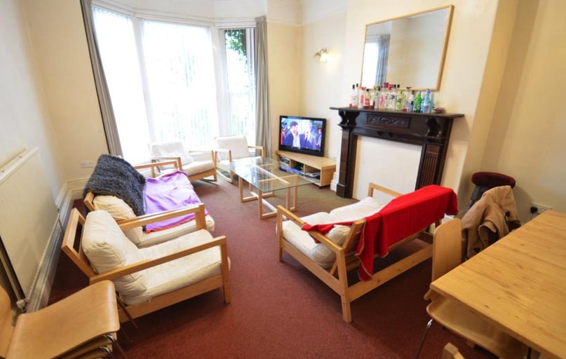 Belle Vue Road, Hyde Park, Leeds - Image 1