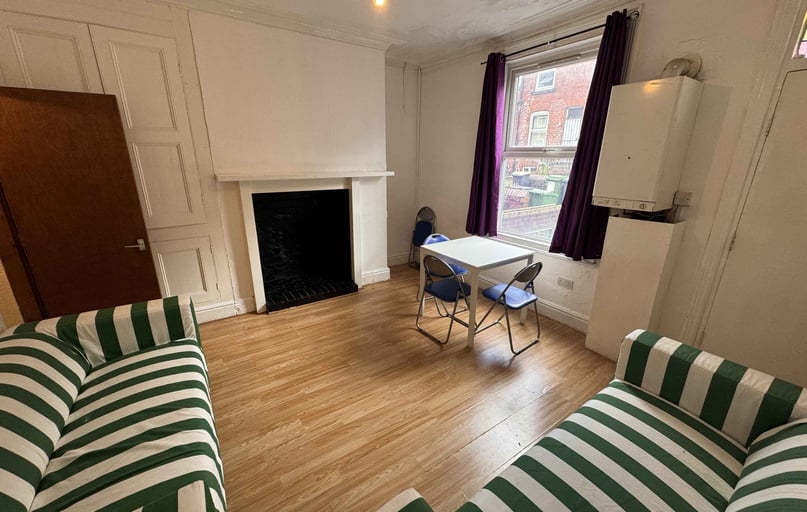 Hessle View, Hyde Park, Leeds - Image 1