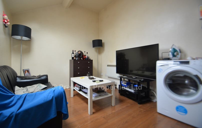 Moorland Avenue, Hyde Park, Leeds - Image 1