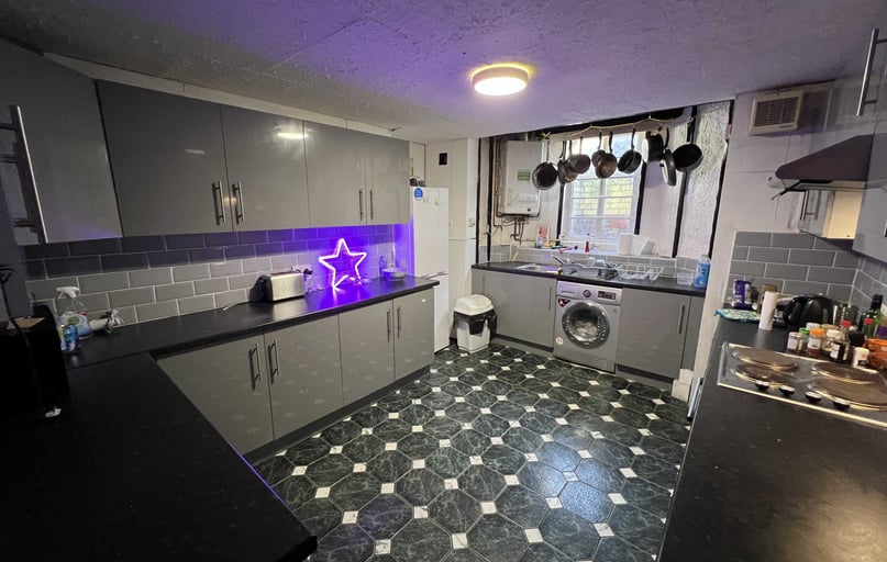 Brudenell Grove, Hyde Park, Leeds - Image 1