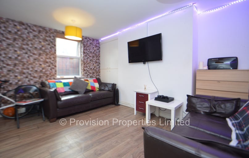 Ridgeway Terrace, Rampart Road, Leeds - Image 1