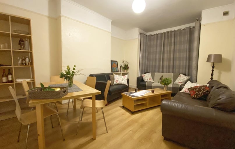 Ash Grove, Hyde Park, Leeds - Image 1