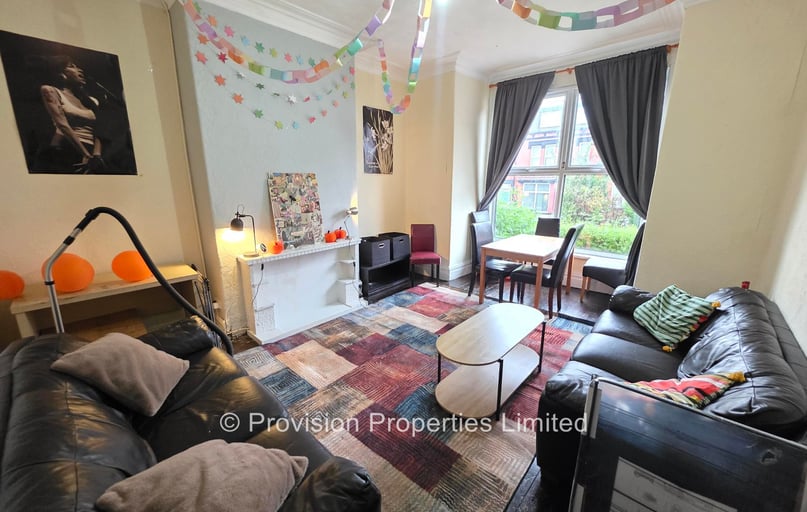 Brudenell Avenue, Hyde Park, Leeds - Image 1