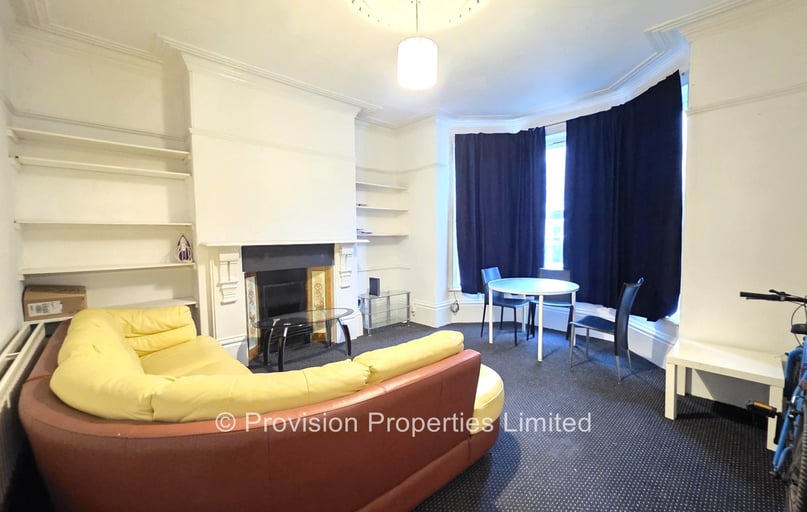 St Michaels Terrace, Headingley, Leeds - Image 1