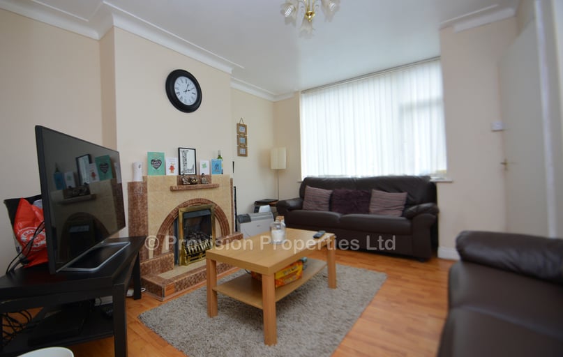 Park View Avenue, Burley, Leeds - Image 1