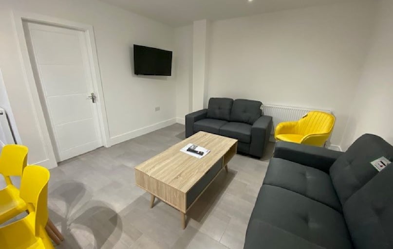 Warwick Avenue, Beeston, Lenton Abbey, Nottingham - Image 1