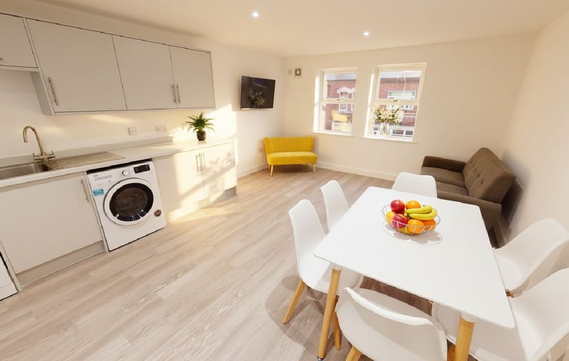 Raddlebarn Court First Floor, Selly Oak, Selly Park, Birmingham - Image 1