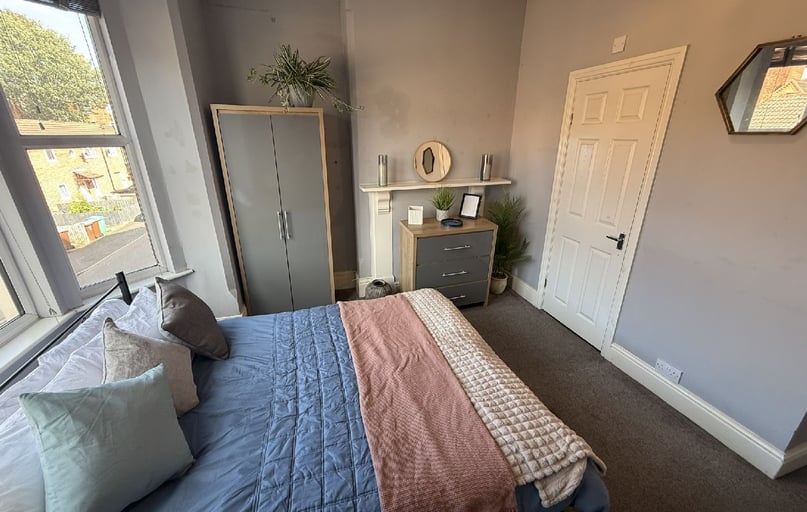 Alberta Terrace (Room4), Sherwood Rise, Forest Fields, Nottingham - Image 1