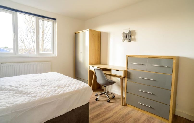 Queens Road (Room 3), Beeston, Beeston, Nottingham - Image 1