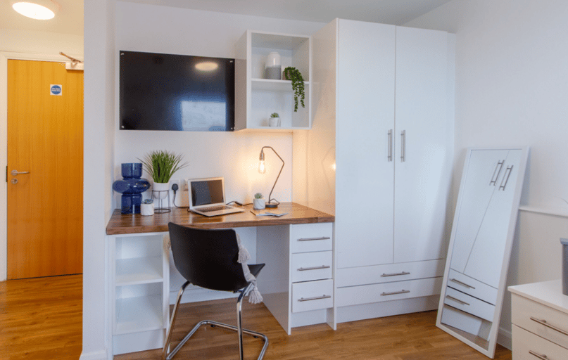 Silver 2 Bed Room, The Glasshouse, Union Road, City Centre, Nottingham - Image 1