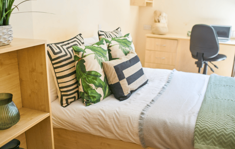 Platinum Ensuite, Rockingham House, Broad Lane, City Centre, Sheffield - Image 1