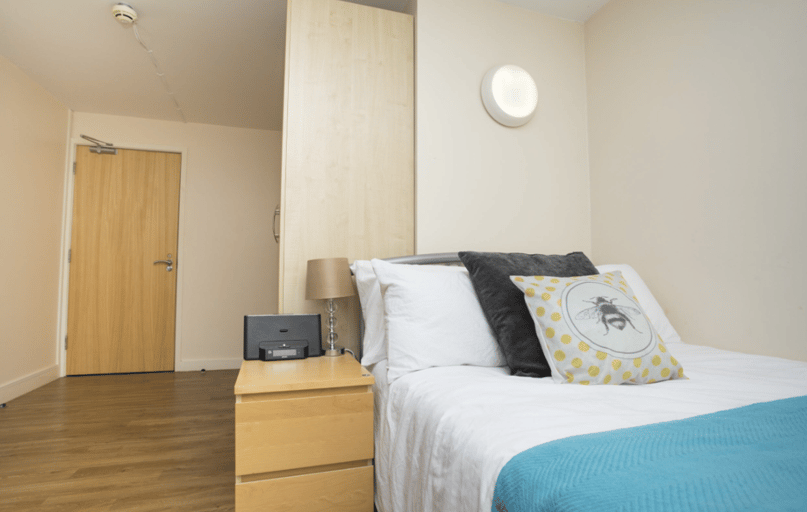 Silver Ensuite, Daisybank Villas, 5-7 Anson Road, Fallowfield, Manchester - Image 1