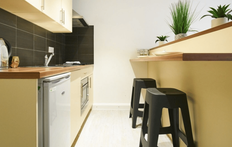 Gold Balcony Studio, Windsor Court, 112 - 128 London Road, City Centre, Liverpool - Image 1