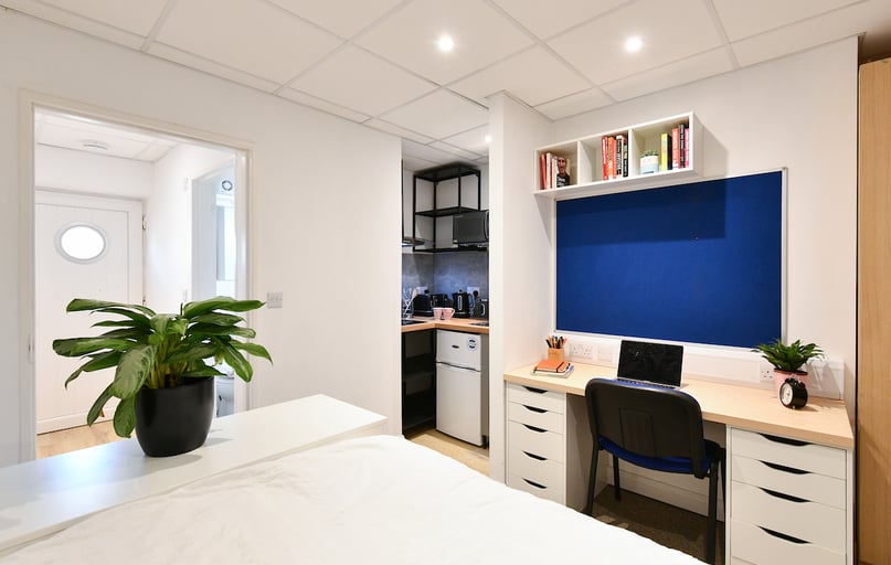 Classic Studio, Cadnam Hall, 65 Cadnam Close, Harborne, Birmingham - Image 1