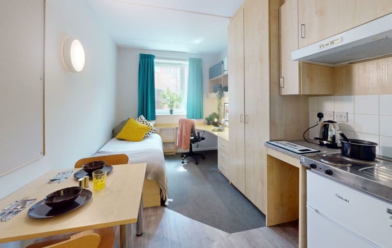 Ensuite Plus, Broadgate Park, Turnpike Lane, Beeston, Nottingham - Image 1