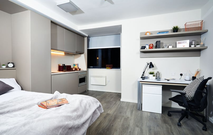 Premium, Richmond House, Terminus Terrace, City Centre, Southampton - Image 1