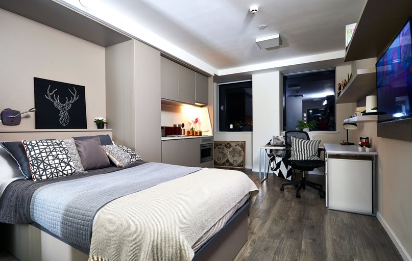 Classic, Richmond House, Terminus Terrace, City Centre, Southampton - Image 1