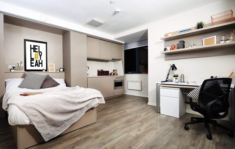 Deluxe, Richmond House, Terminus Terrace, City Centre, Southampton - Image 1