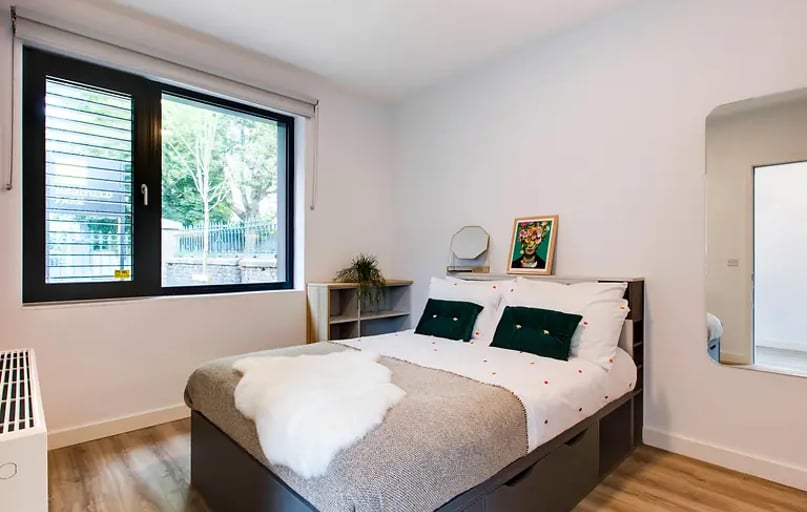 Gatehouse Standard Room, Highfield Park, 274 North Circular Road, City Centre, Dublin - Image 1