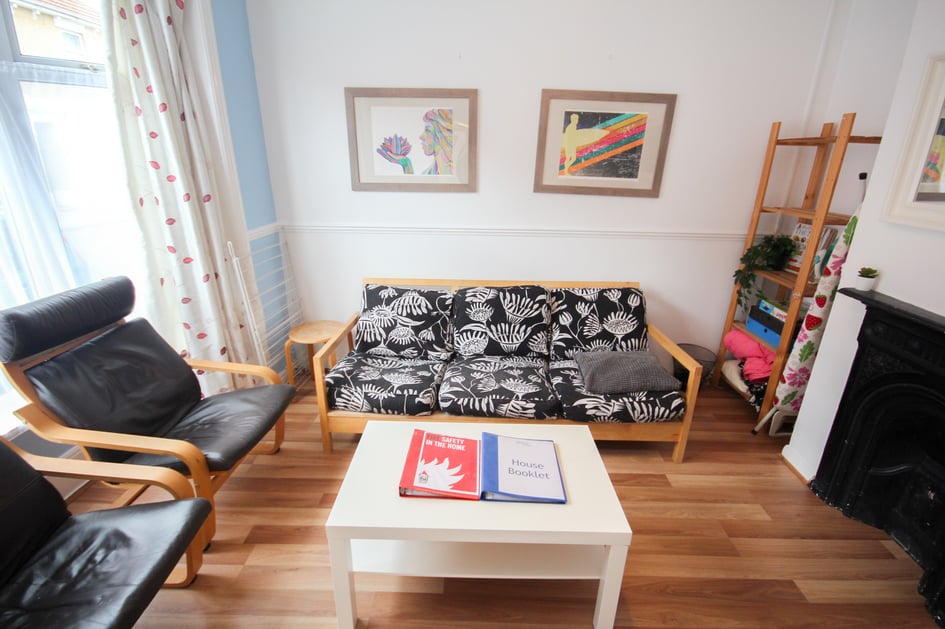 Harold Road (All DOUBLE BEDROOMS), Near university, Portsmouth - Image 2
