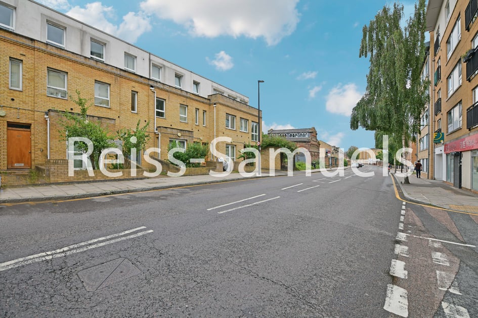 Westferry Road, Isle of Dogs, London - Image 14