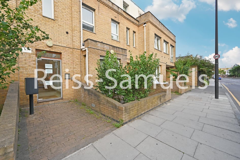 Westferry Road, Isle of Dogs, London - Image 13