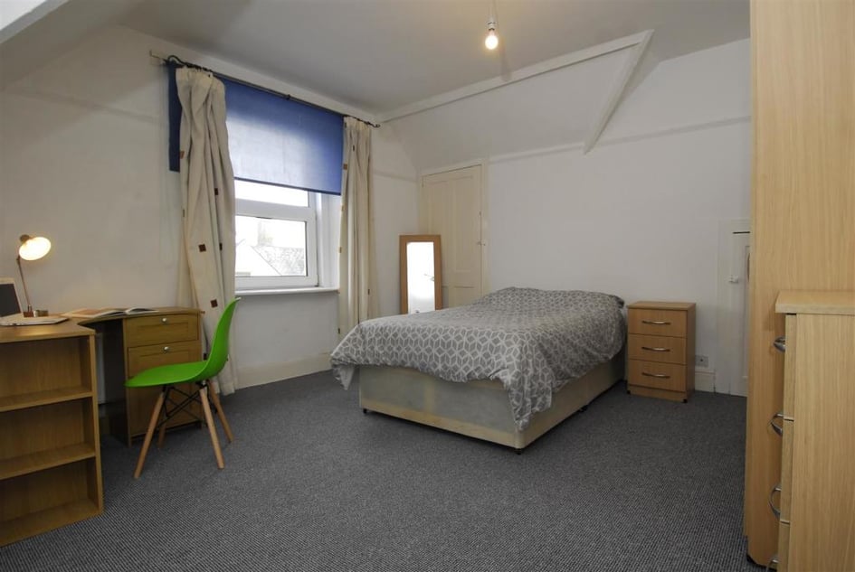 15 Headland Park (students), Plymouth - Image 2
