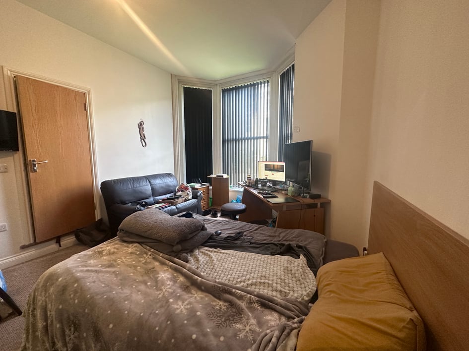 Flat 1, Plymouth - Image 1