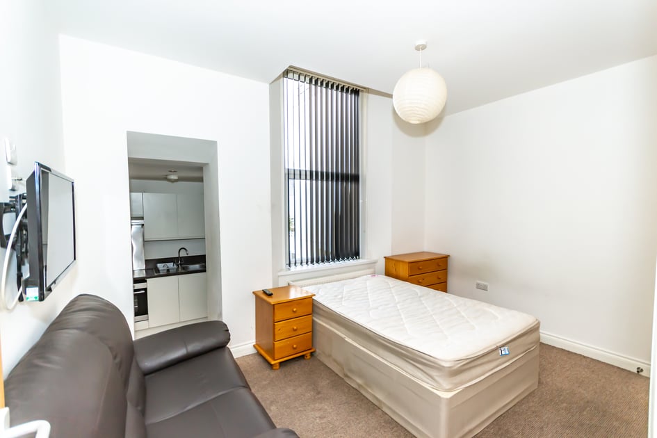 8 Whitefield Terrace Flat 5 (students), Plymouth - Image 1