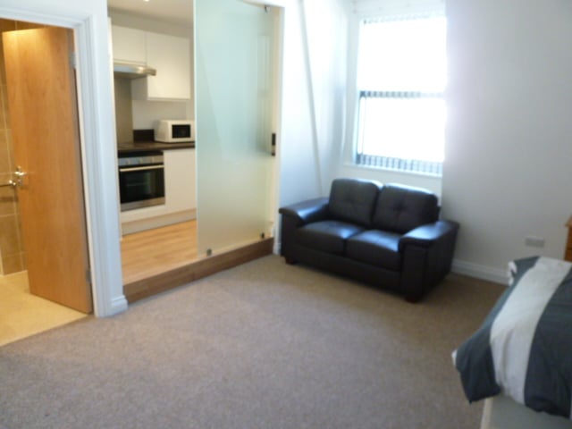 8 Whitefield Terrace Flat 7 (students), Plymouth - Image 1