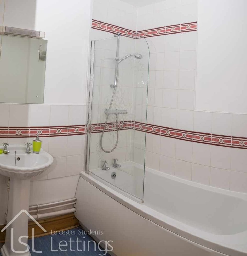 2 Bed Flat, Charles Street, Highfields, Leicester - Image 2